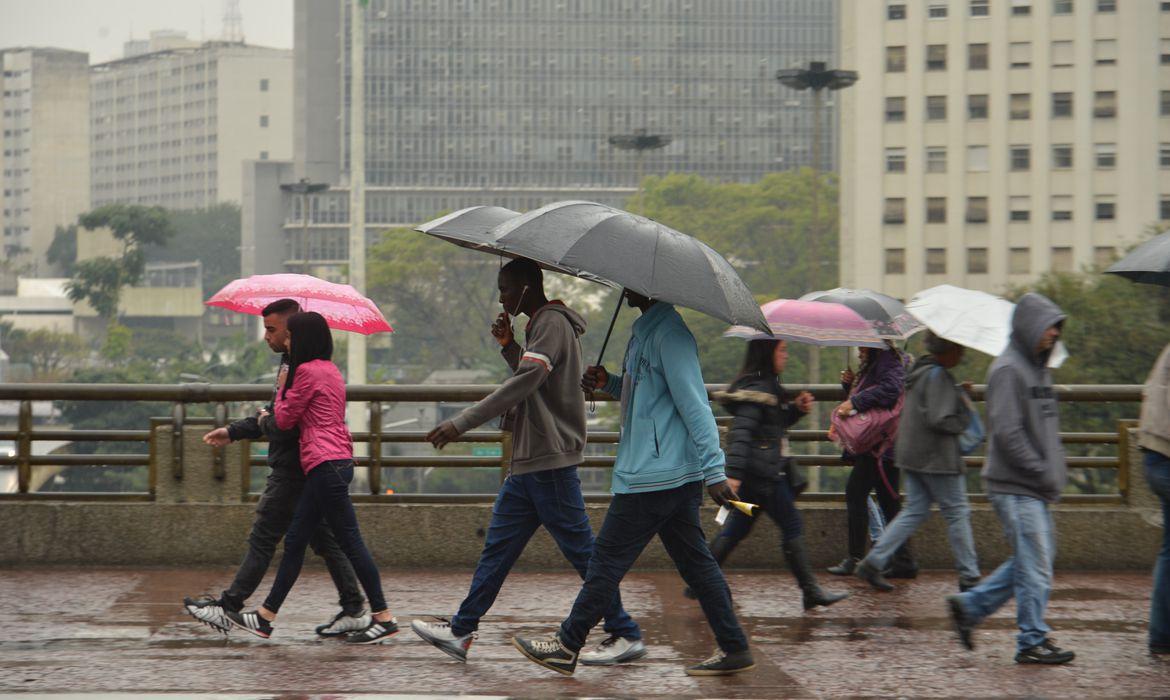 Previsão para os próximos dias é de pancadas de chuva e temperaturas mais amenas