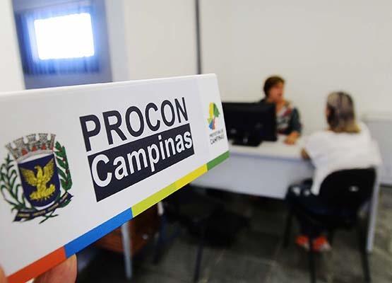 Procon Campinas orienta consumidores idosos sobre cuidados para não cair em golpes