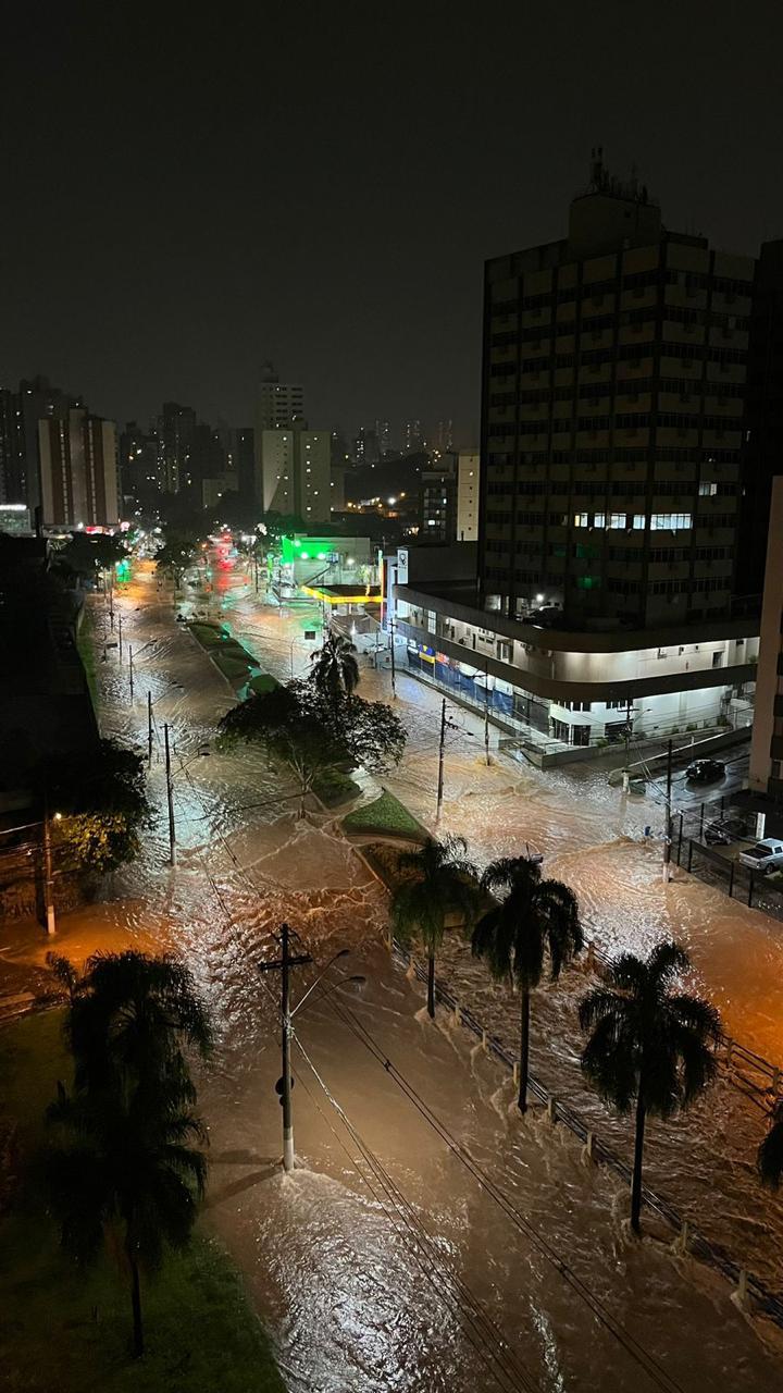 Tempestade com ventos de até 81,5 km/h provoca estragos e deixa rastro de destruição em Campinas