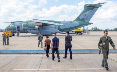 Terceiro avião trazendo brasileiros de Israel chega ao Brasil