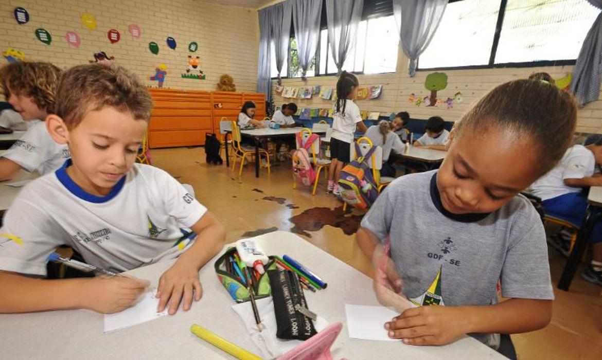 Unicef: analfabetismo em crianças brasileiras dobra durante a pandemia