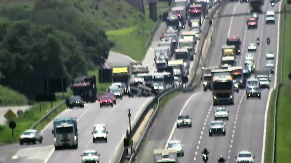 Acidente deixa duas pessoas feridas na Rod. D.Pedro I, em Campinas