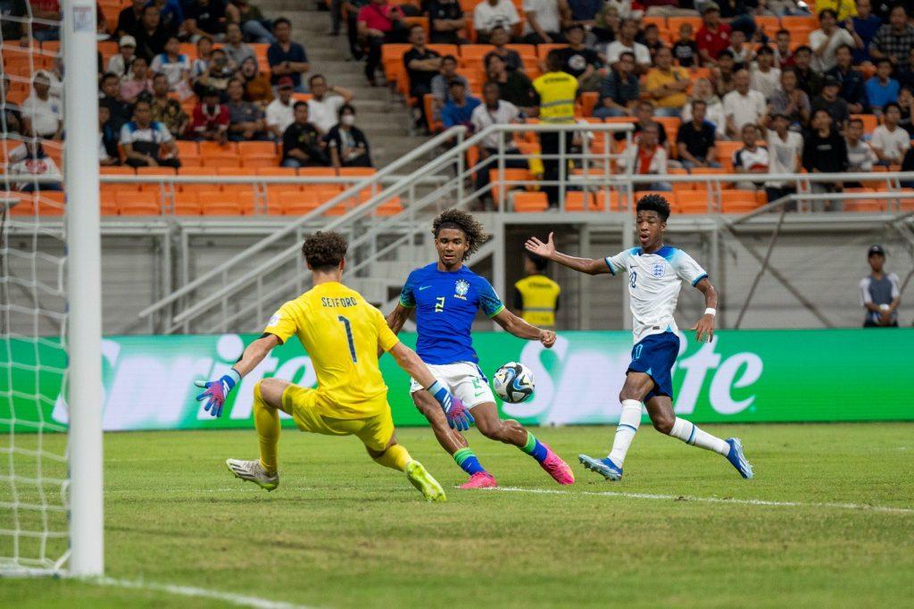 Brasil bate Inglaterra e vai às oitavas do Mundial Sub 17 de