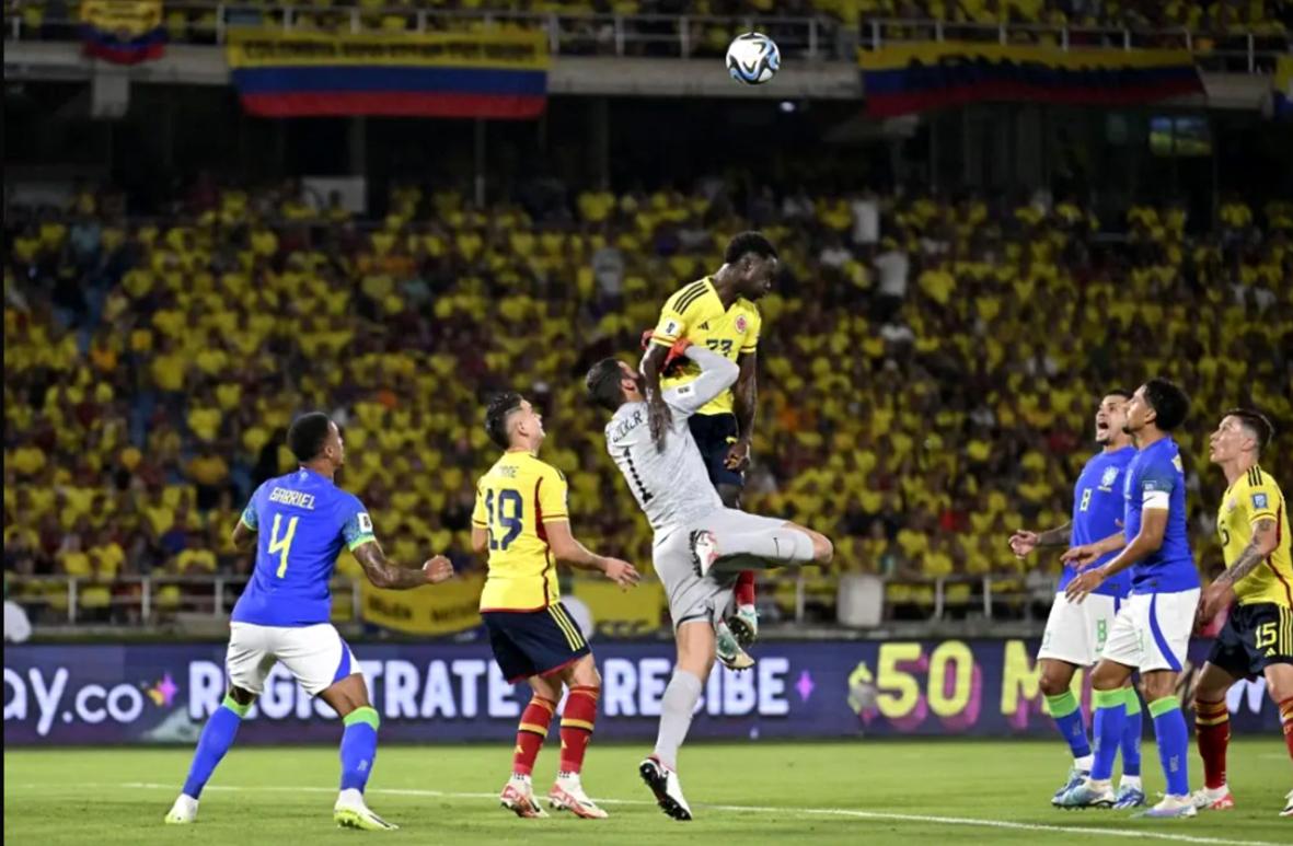 Brasil toma virada da Colômbia e perde a segunda seguida pelas Eliminatórias