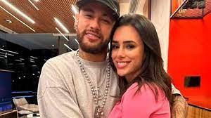 Bruna Biancardi anuncia fim de relação com Neymar