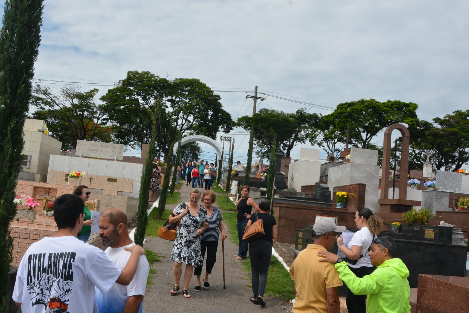 Cemitérios em Itatiba recebem milhares de visitantes 