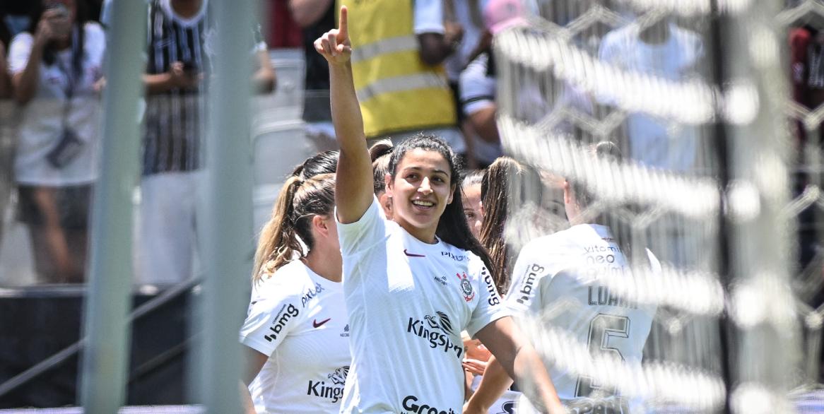 Corinthians faz 8 a 0 no Palmeiras e avança à final do Paulistão Feminino