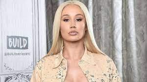 Iggy Azalea supera Cardi B e se torna a celebridade de maior faturamento no OnlyFans