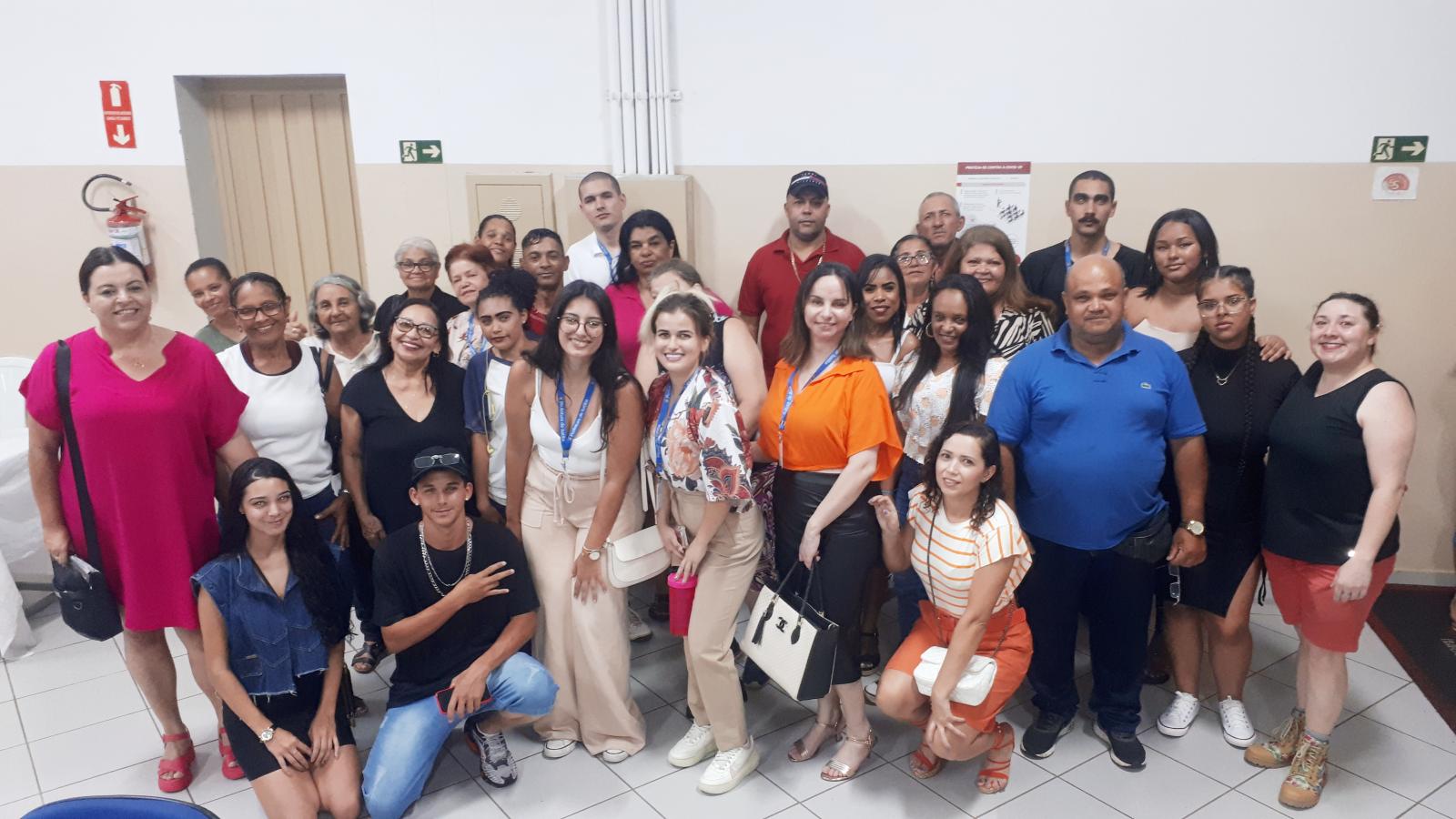 Livro da EJA é lançado em evento na Etec Rosa Perrone Scavone