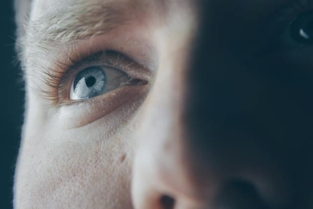 Proteja sua visão: identificando e evitando hábitos prejudiciais aos olhos