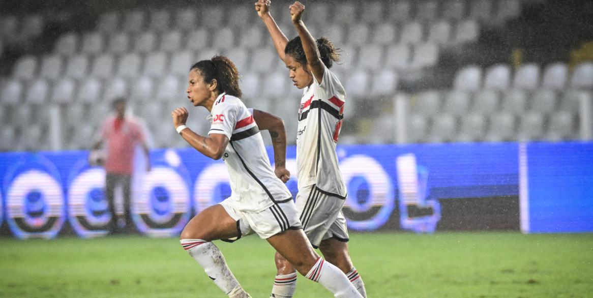 São Paulo vence o Corinthians de virada e abre vantagem na final