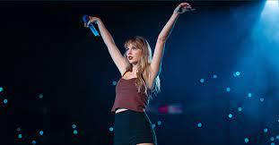 Taylor Swift não dá nem tchauzinho para os fãs ao sair de hotel em Ipanema