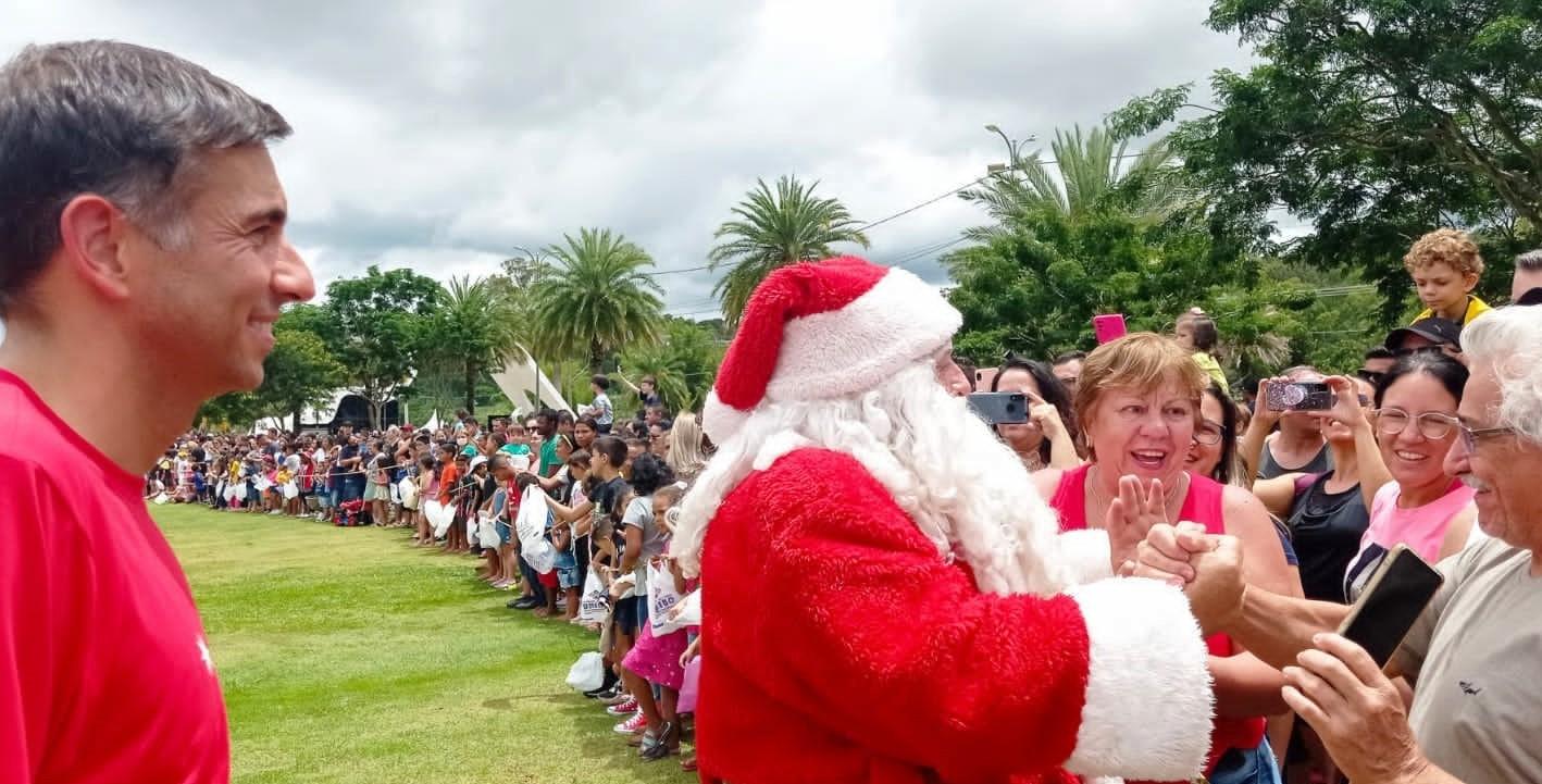 Chegada do Papai Noel e show de neve marcam fim de semana em Itatiba