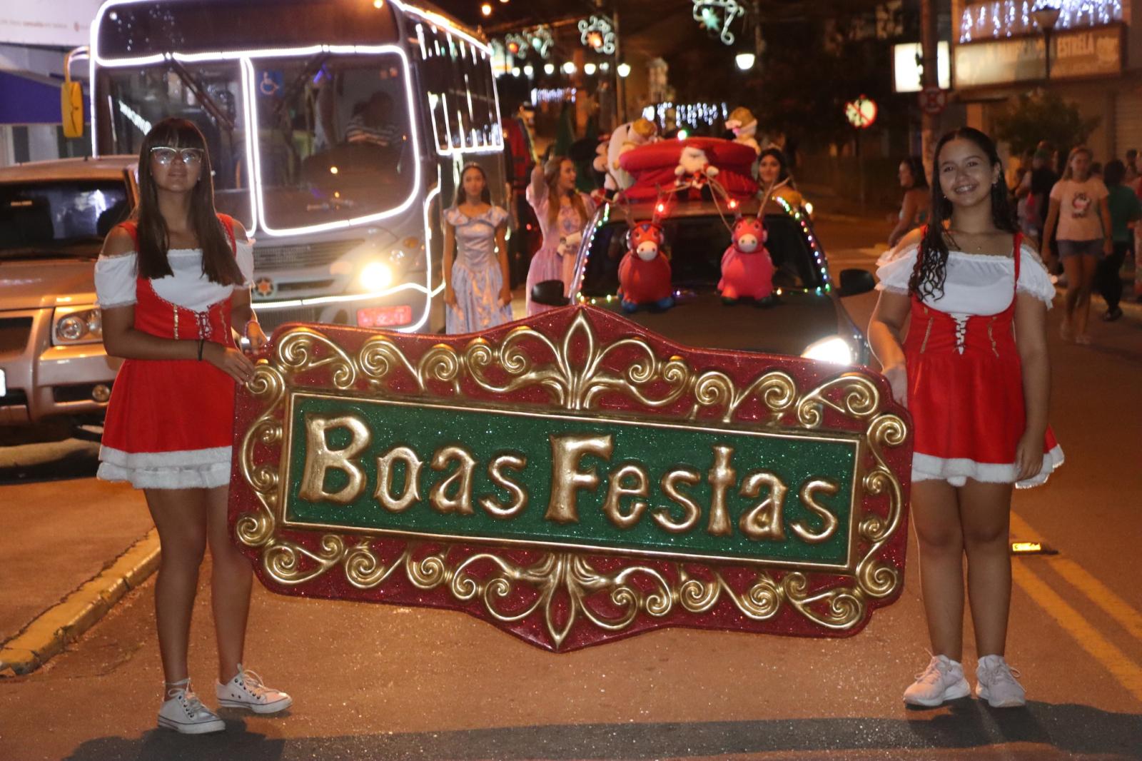 Parada de Natal encerra programação do Natal Encantado em Morungaba