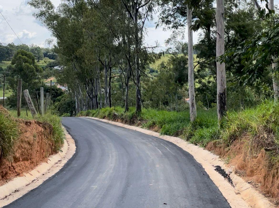 Avança Itatiba leva asfalto à Estrada Antonio Franchin