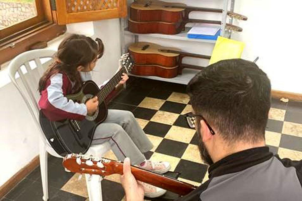 Inscrições para aulas com instrumentos musicais poderão ser realizadas no sábado