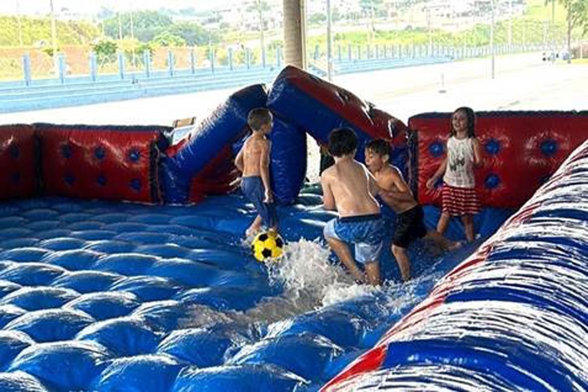 Parque Luís Latorre recebe segundo fim de semana com brinquedos infláveis e diversão