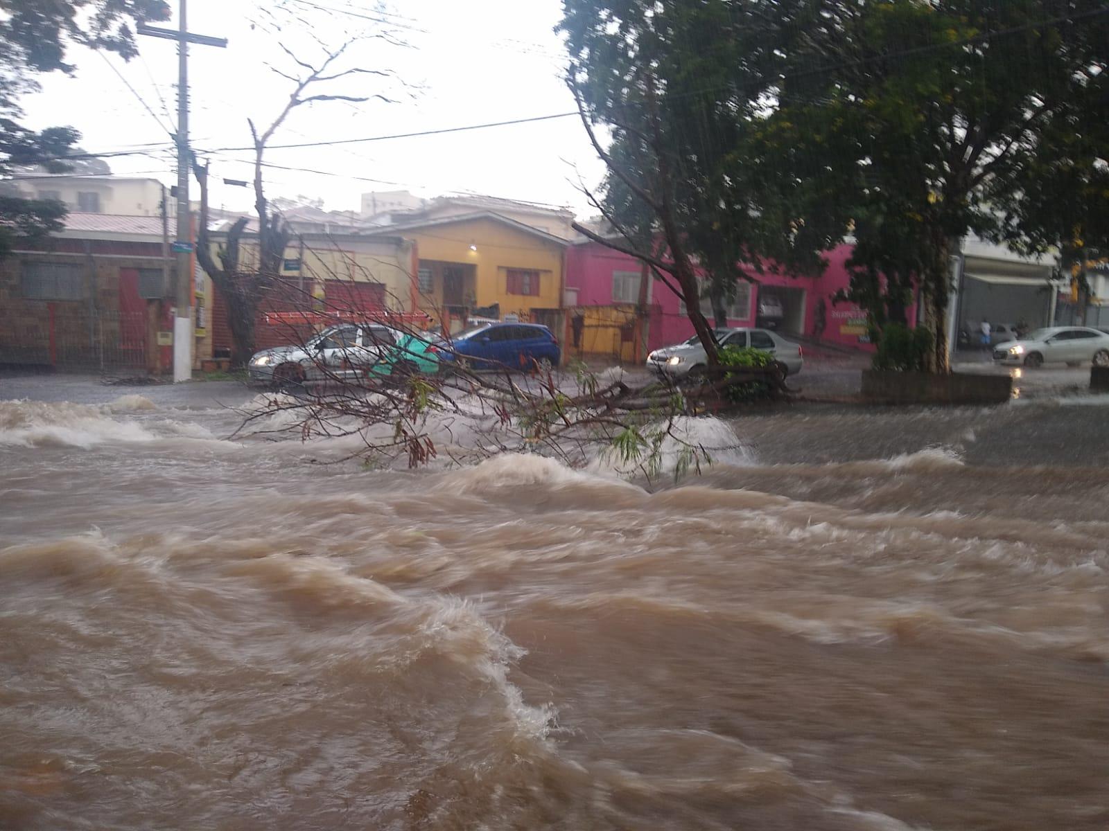 RMC pode ter até 150mm de chuva no final de semana