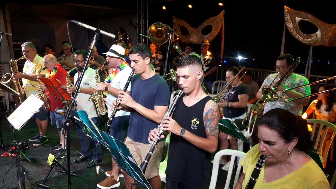 Folia em Itatiba tem início com desfile do Bloco Demônios Acadêmicos da Benjamin