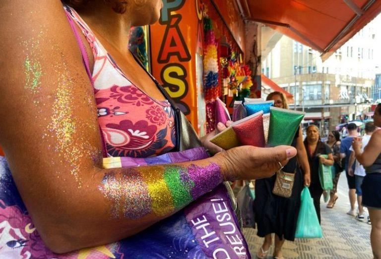 Carnaval: tintas e aerossóis podem causar irritação e vermelhidão na pele