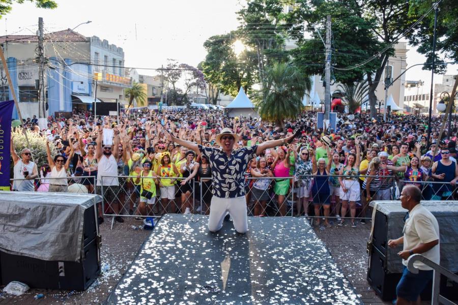 Em cinco dias de folia, mais de 40 mil pessoas passaram pelo Carnaval de Atibaia