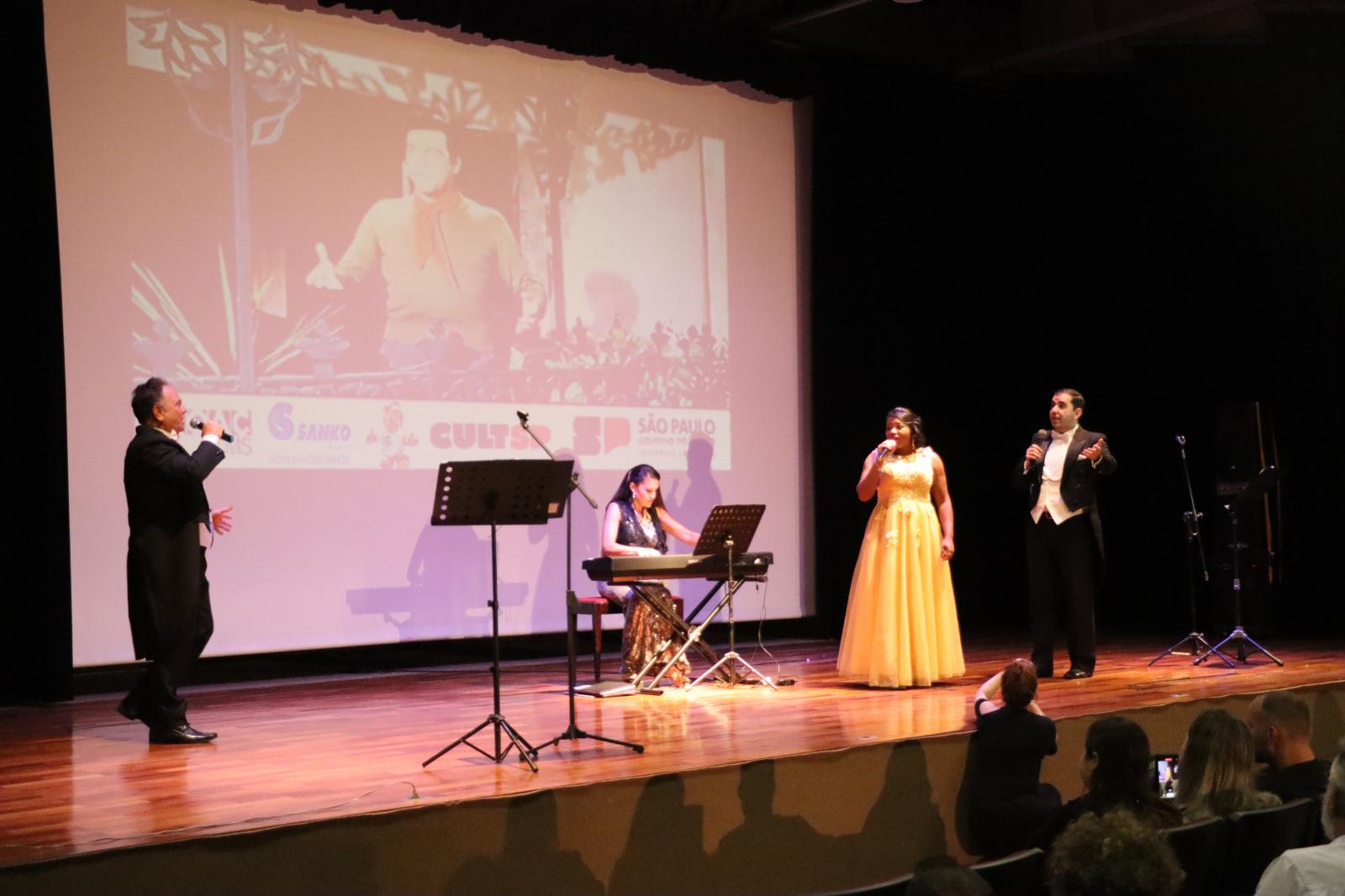 Espetáculo Viva Voz Mario Lanza encanta o público com homenagem a tenor americano
