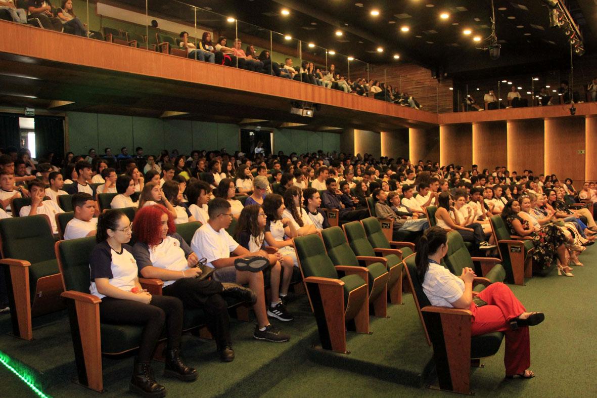 Alunos de 9º ano participam de palestra sobre gravidez precoce