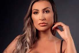 Andressa Urach remove costelas em procedimento extremo e mostra ossos retirados