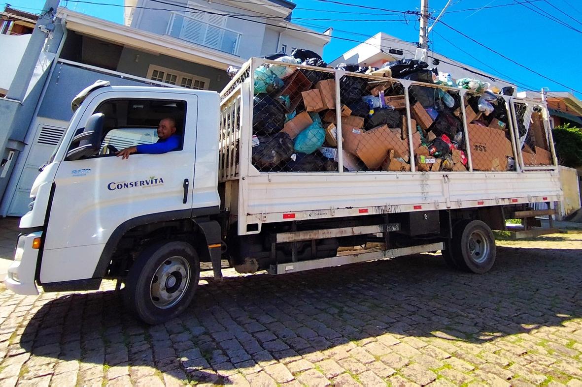 Coleta de lixo em Itatiba é feita por nova empresa
