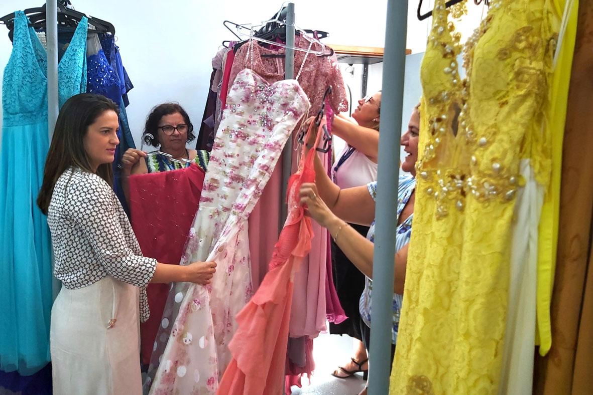 Fundo Social promove desfile com peças novas da Boutique Solidária