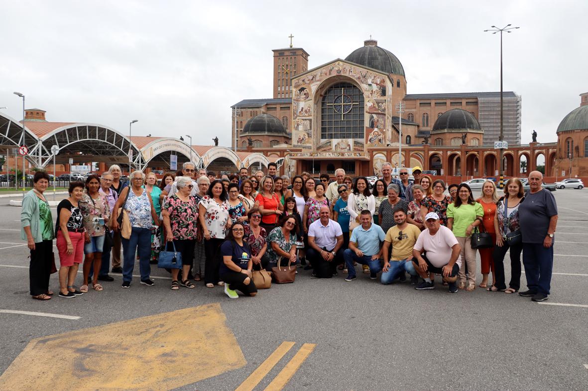 Grupo Voltar a Viver visita Santuário Nacional de Nossa Senhora Aparecida