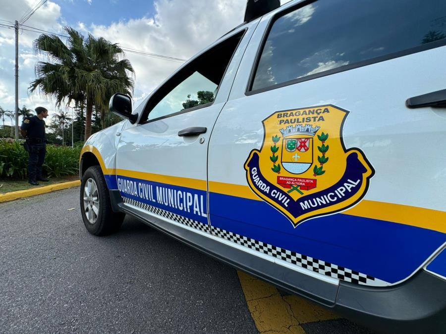 Homem em surto psicótico é preso em flagrante em Bragança após danificar ambulância do SAMU