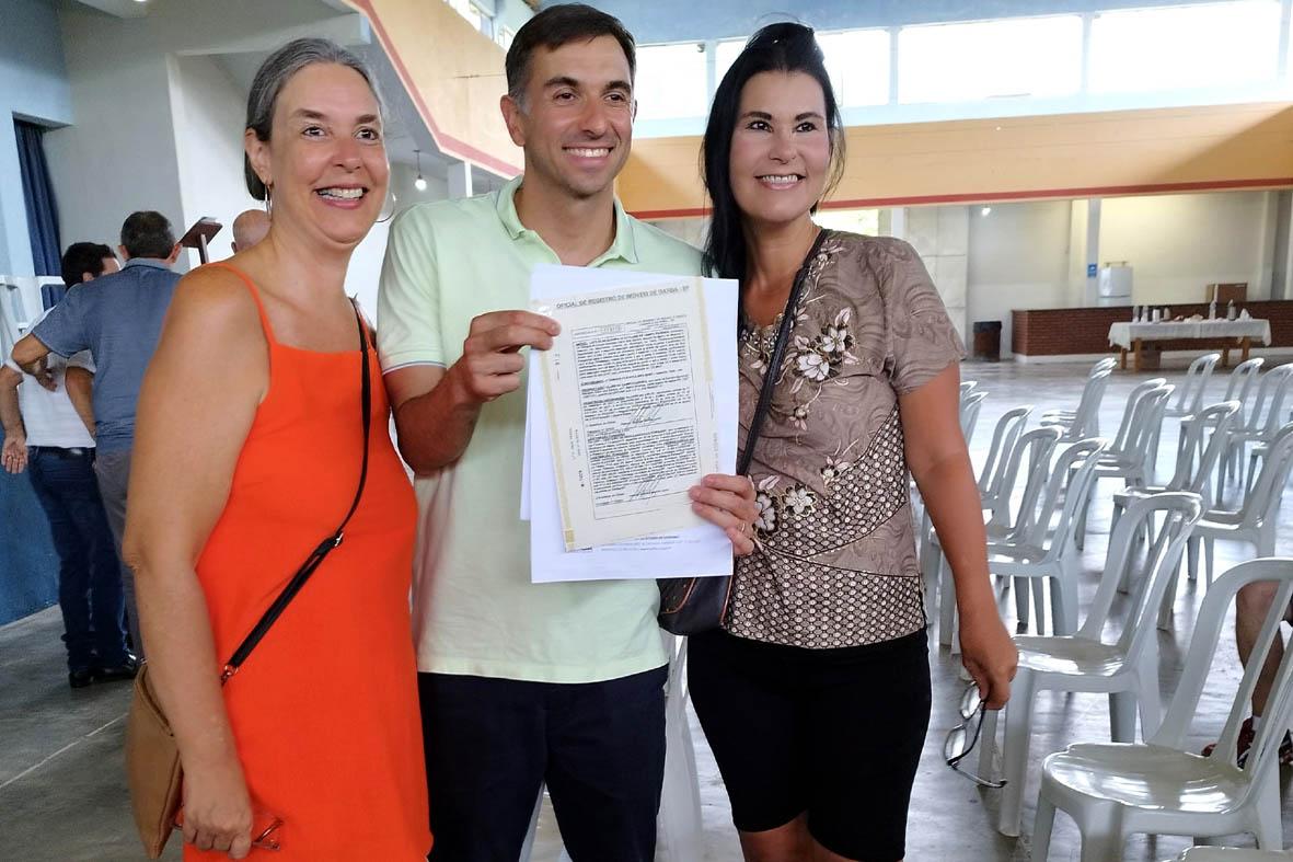 Mais 100 famílias do Clube de Campo Fazenda são beneficiadas com regularização fundiária