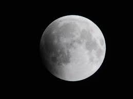 Saiba como acompanhar o eclipse da lua desta segunda-feira (25)