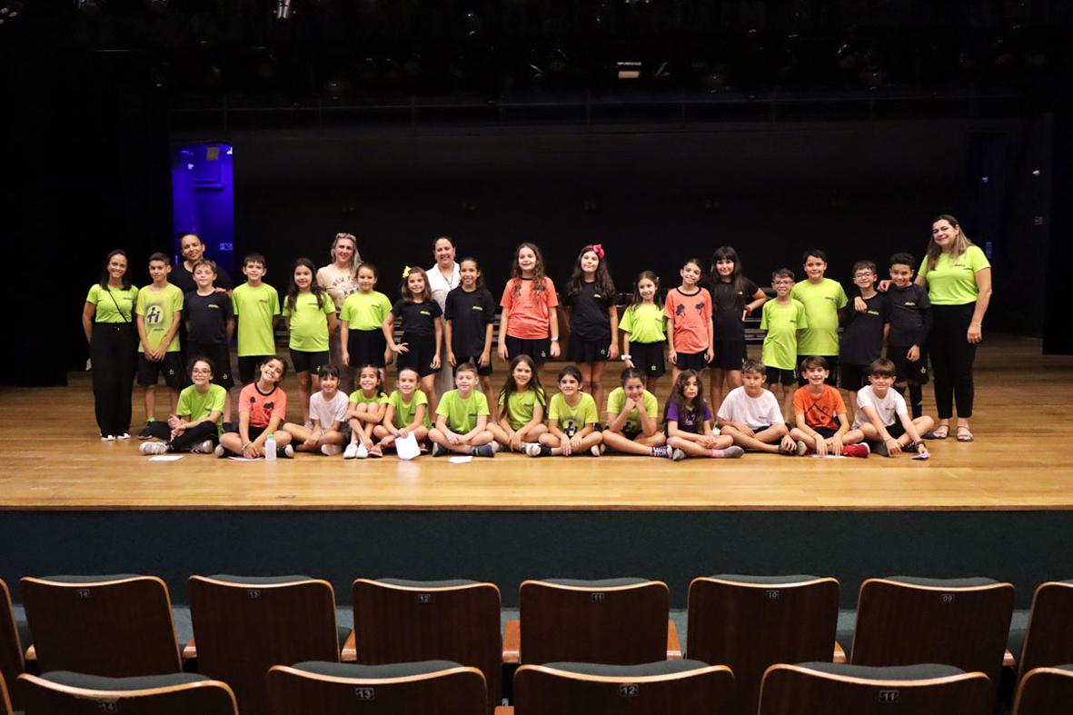 Alunos do 4º ano da Escola Educativa visitam a Câmara Municipal