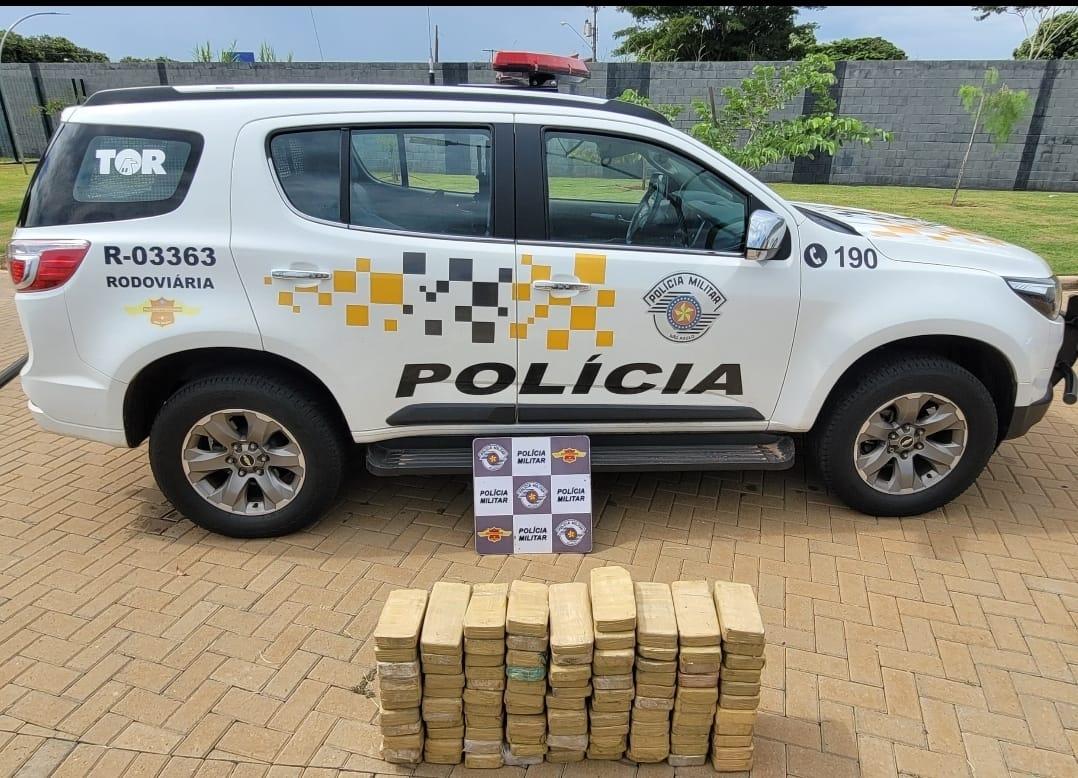 PM Rodoviária flagra carros com mais de 200 kg de drogas no interior de SP