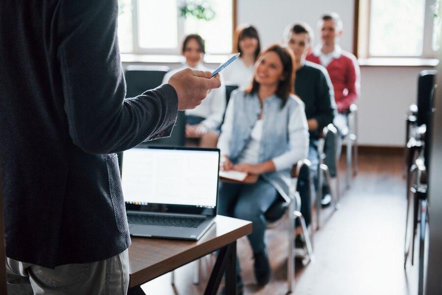 Desbravando fronteiras: os benefícios da educação corporativa