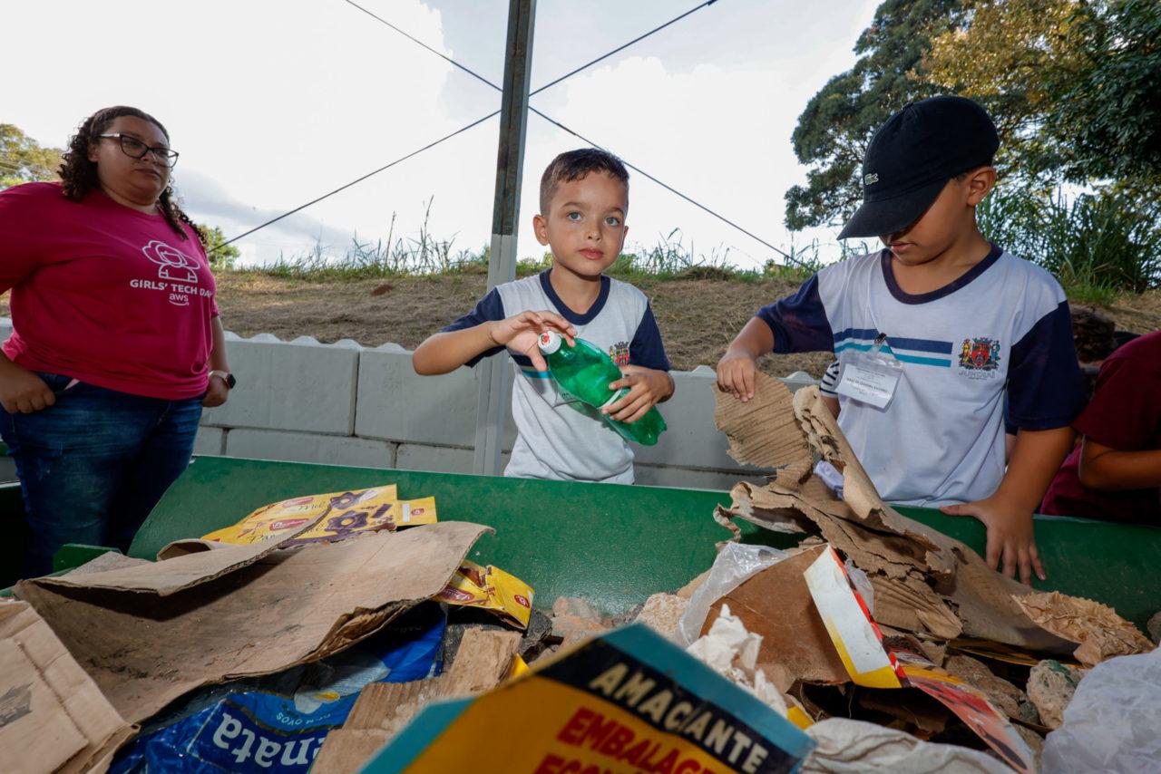 Em Jundiaí, Cidade das Crianças, descarte correto do lixo entra em pauta desde cedo
