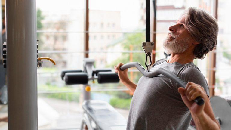 Estudo aponta que aumento no volume de treino de força reverte perda muscular em idosos