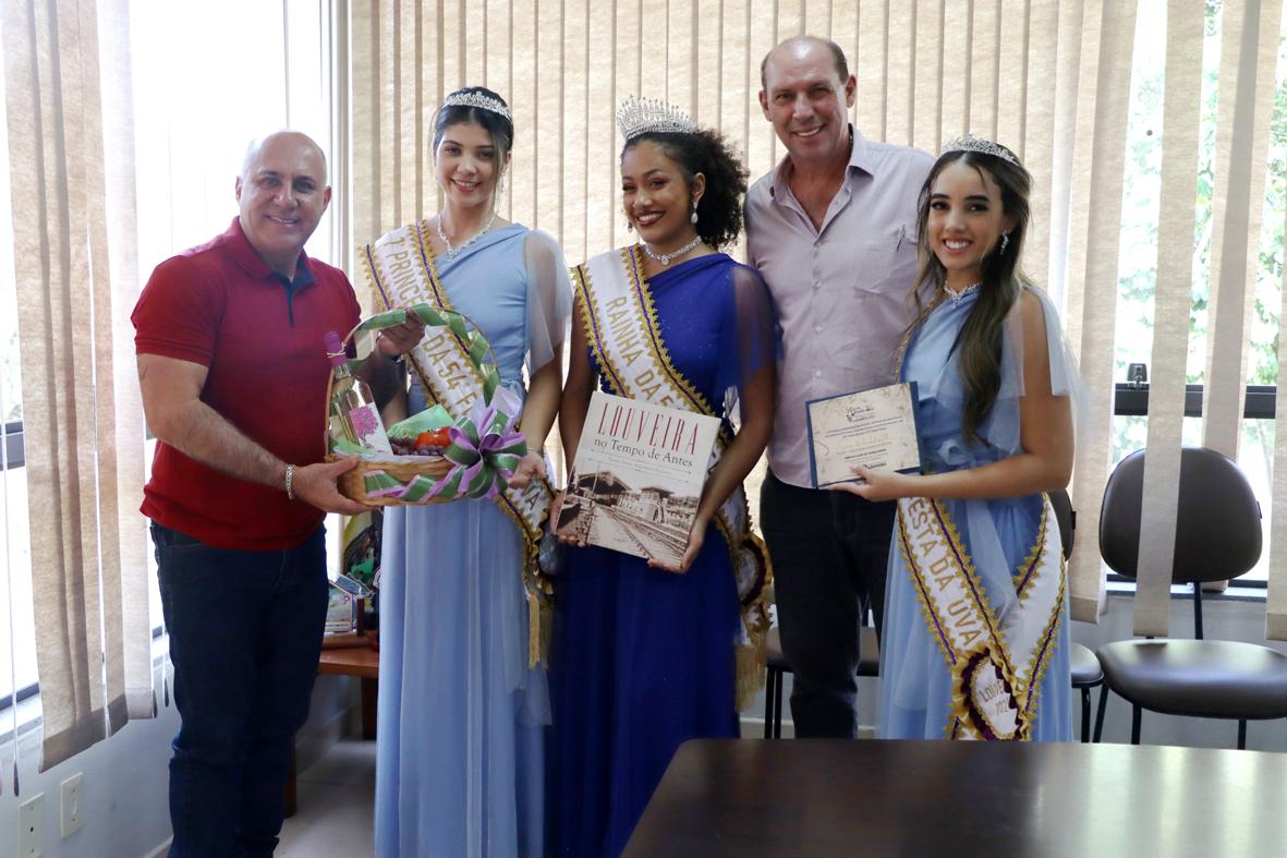 Prefeito de Morungaba recebe a Corte da 54ª Festa da Uva e 10ª Expo Caqui de Louveira