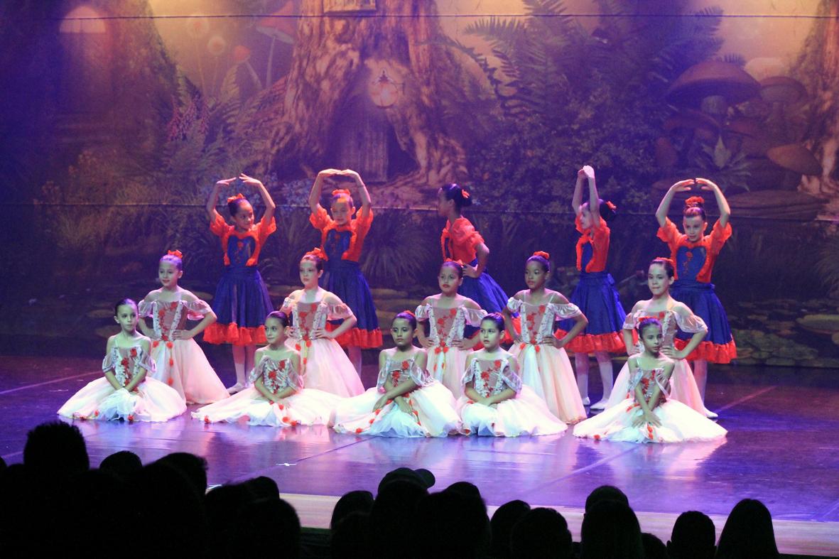 Projeto de Oficina de Ballet apoiado pela Teadit teve duas apresentações no teatro