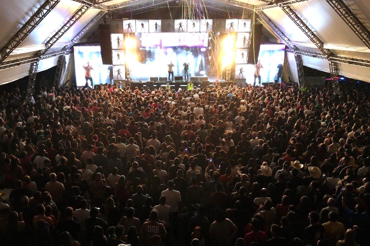 Quase 125 mil pessoas participam da 19ª Festa do Caqui & Cia