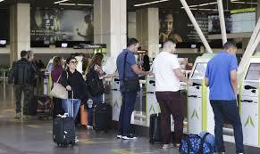 Com voos cancelados, aeroporto de Porto Alegre permanece fechado