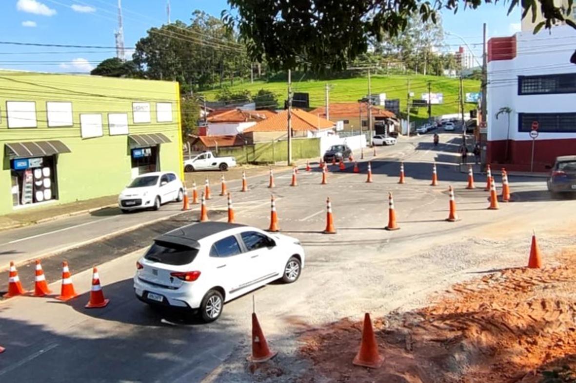 Departamento de Trânsito simula nova rotatória no Jardim Santo Antônio
