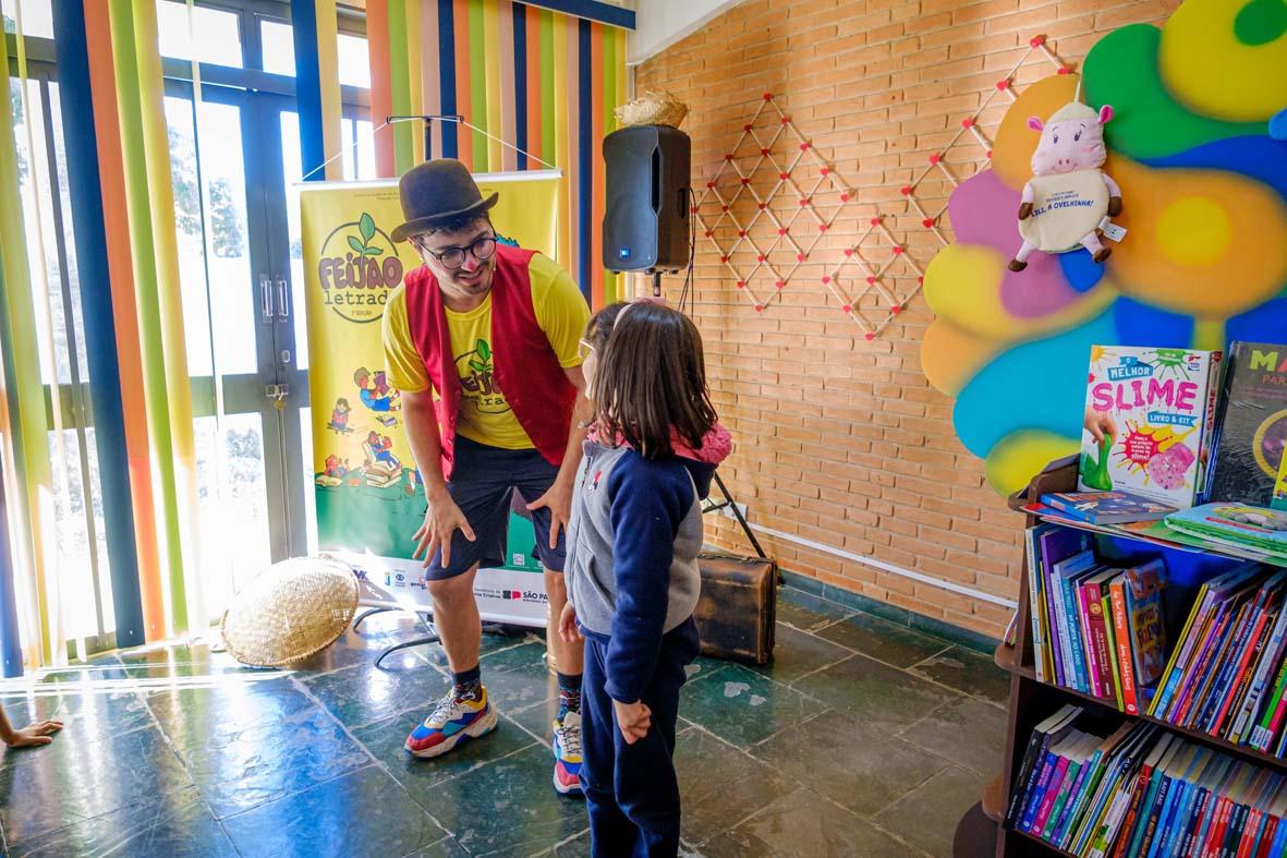 Feijão Letrado leva livros e arte de graça para crianças de Itatiba