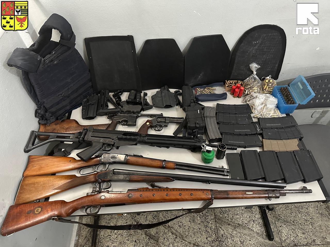 Homem é preso com arsenal dentro de apartamento em Pinheiros
