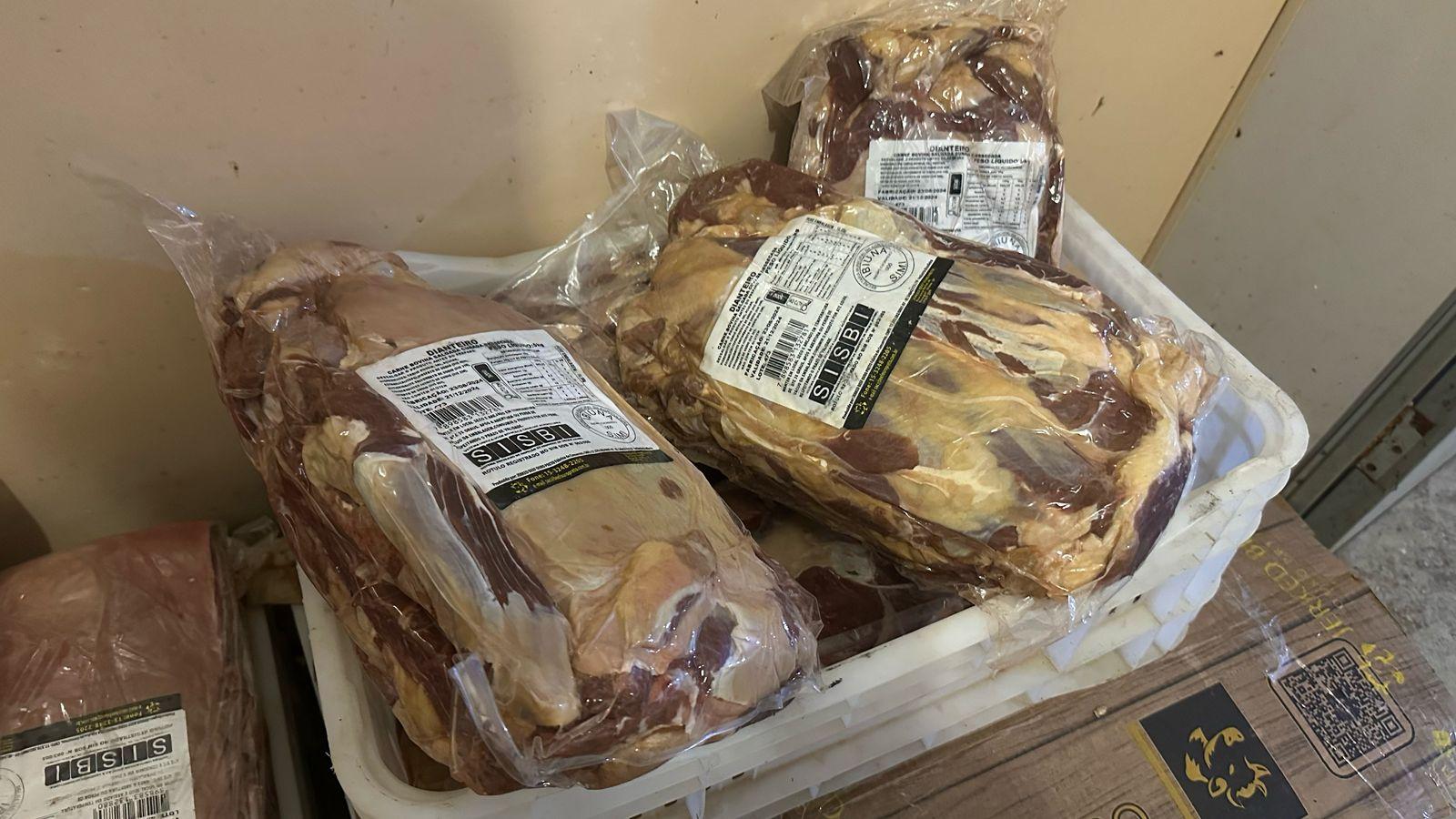Polícia apreende mais de 10 toneladas de carnes e queijos vencidos em Americana