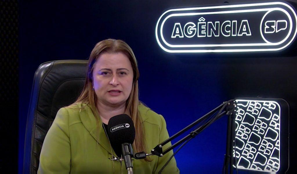 ‘Adolescente sozinho no quarto com o celular na mão não está seguro’, alerta delegada de SP