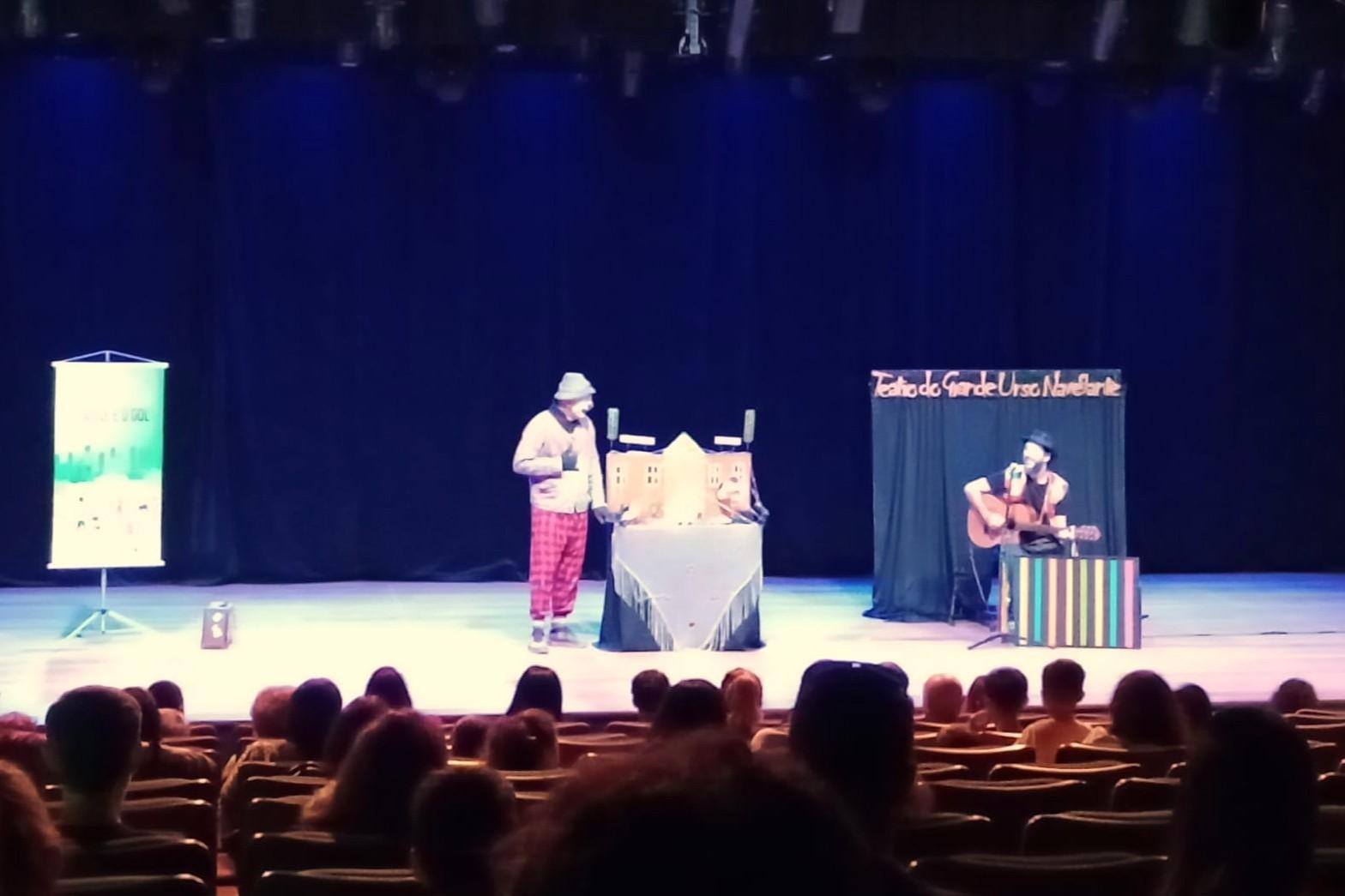 Biblioteca Chico Leme recebe doação de livros após peça teatral