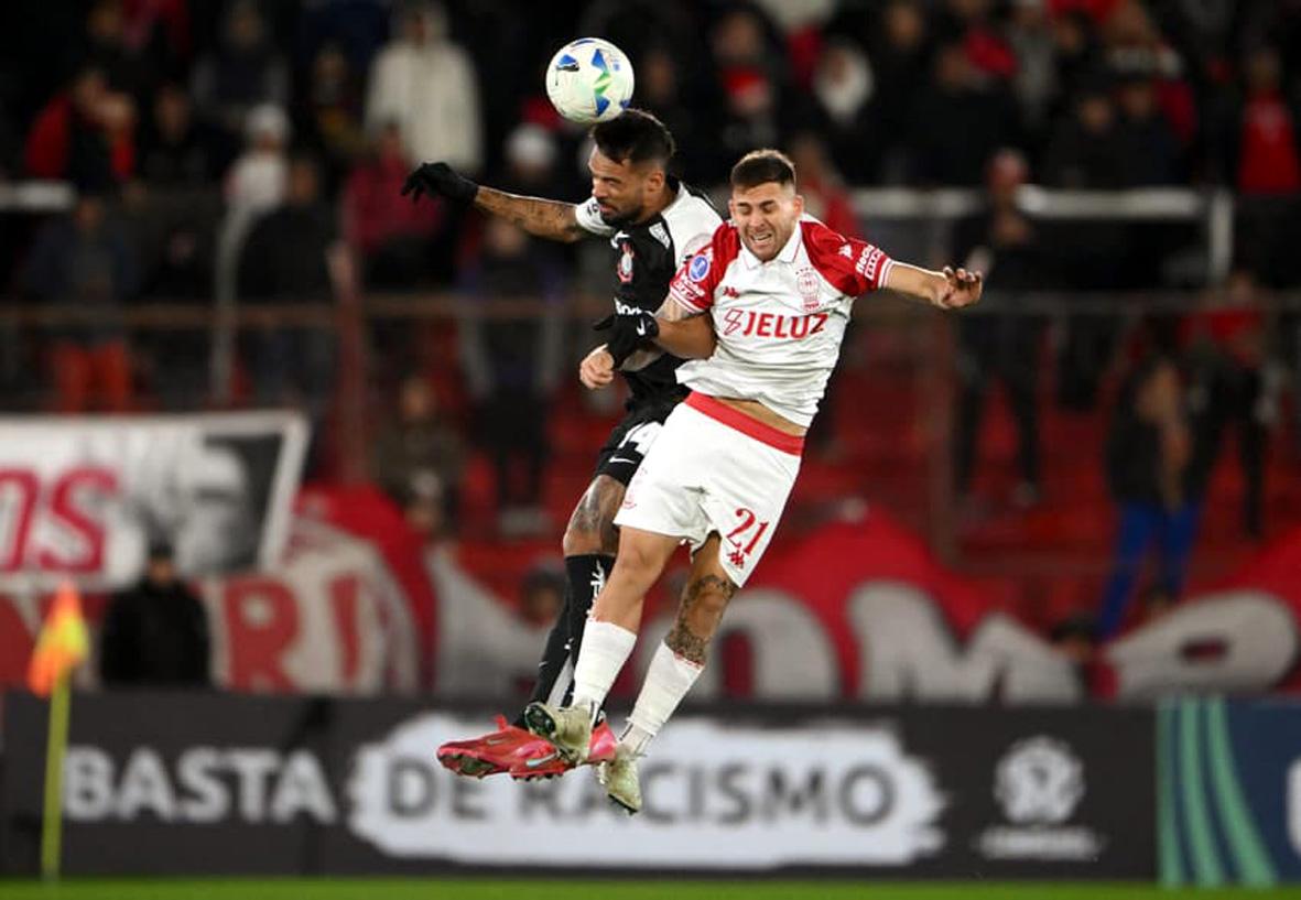 Corinthians é derrotado pelo Huracán-ARG e está eliminado